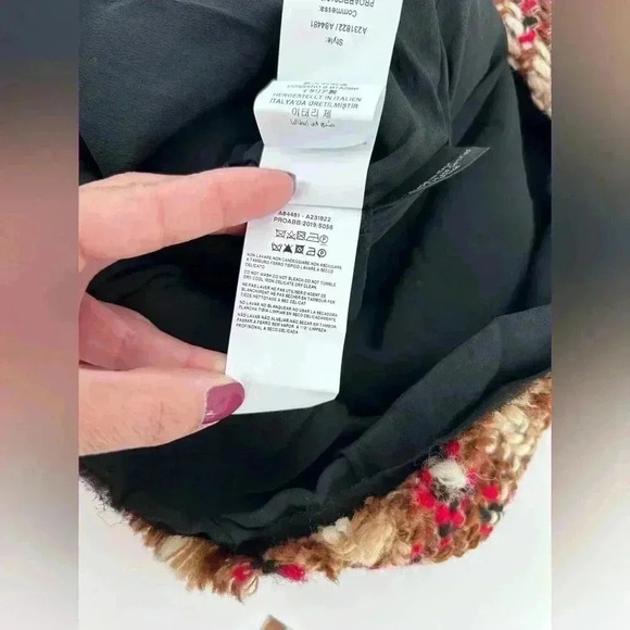 NWT Versace Tweed Boucle Midi Skirt Front Slit Gold Details Black Red Size 38 /2 - Picture 15 of 15